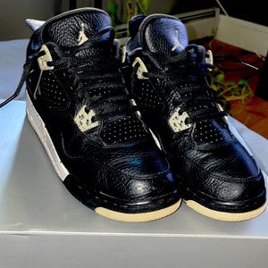 Jordan 4 black Oreo size 7 on sale for a limited time‼️‼️‼️‼️